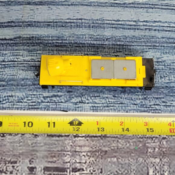 H.O scale light car missing cover UNTESTED yellow and black - Picture 2 of 6
